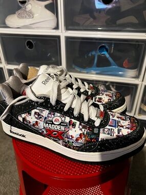 VINTAGE COLLECTABLE REEBOKMadden NFL Graphic Low-Top Sneakers in Black and White